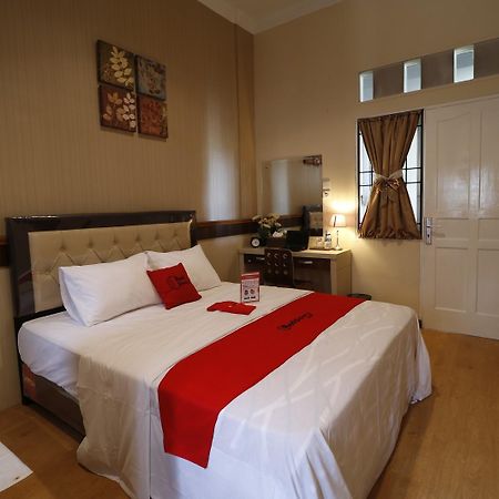 Reddoorz Plus Near Universitas Sumatera Utara Medan Kültér fotó