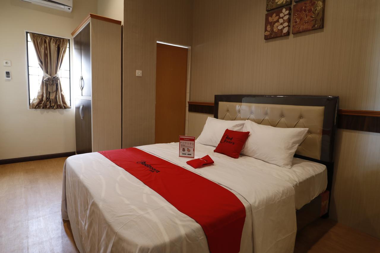 Reddoorz Plus Near Universitas Sumatera Utara Medan Kültér fotó