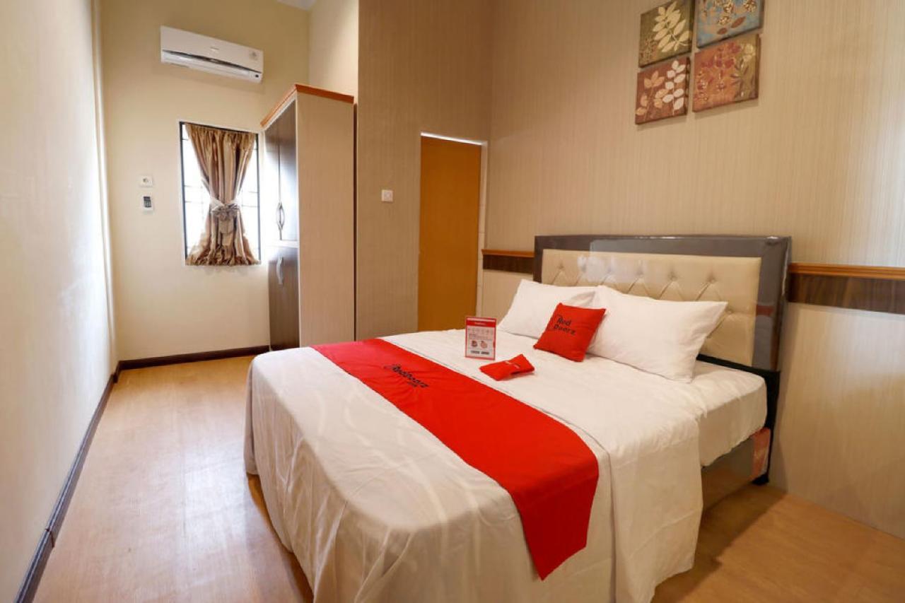 Reddoorz Plus Near Universitas Sumatera Utara Medan Kültér fotó