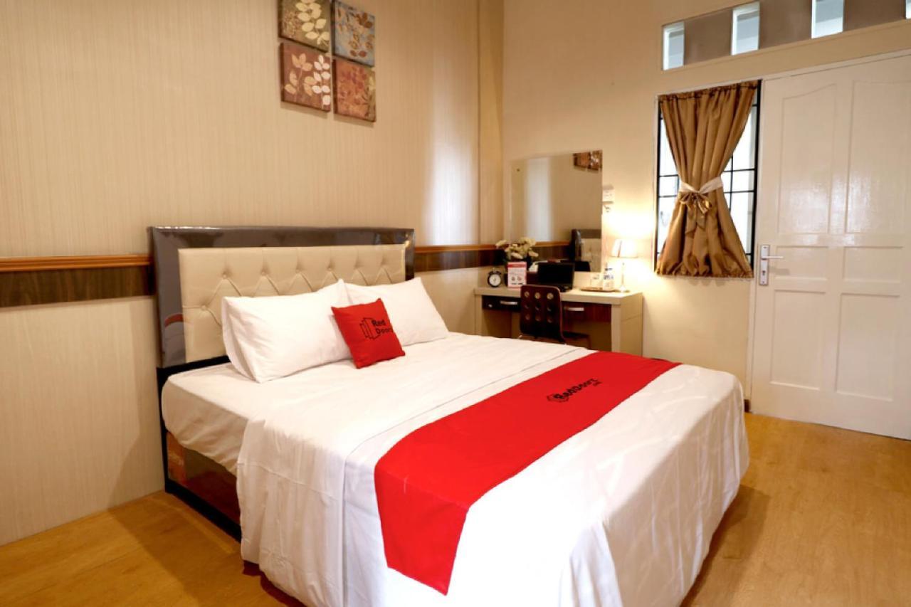 Reddoorz Plus Near Universitas Sumatera Utara Medan Kültér fotó